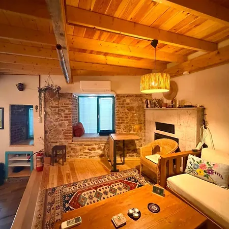 펜션 Restored Greek Stone House In Historic Ayvalı